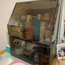 Cosmetic Storage Box, Dust-Proof, with Lid, Desktop Vanity Organizer for Lipstick, Perfume, Skincare Products, and Essence, High Aesthetic Value