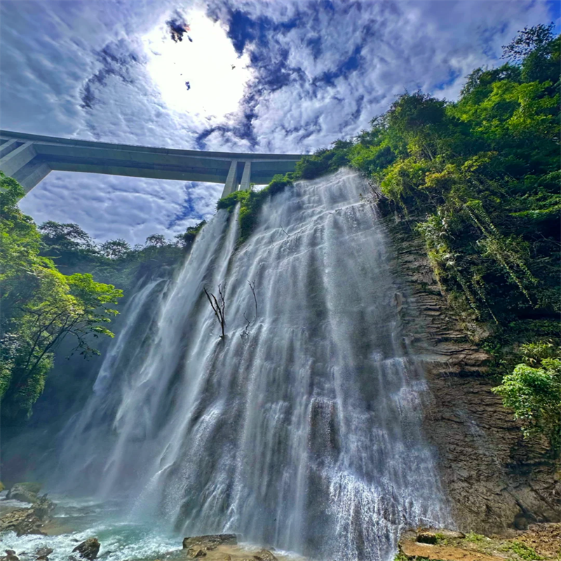 广西南宁往返通灵大峡谷/古龙大峡谷边境游玩一日游2-6人纯玩小团