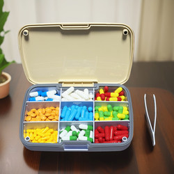 Large-Capacity Portable Medicine Box, Portable Mini Pill Medicine Dispensing Box, Seven-Day-A-Week Moisture-Proof Sealed Storage Box
