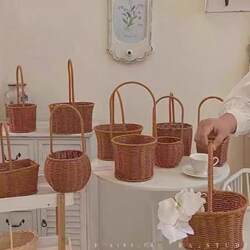 Rattan Woven Hand-Held Flower Arrangement, Imitation Rattan Hand-Woven Flower Shop Wicker Basket, Living Room Decoration, Photo Shoot, Pastoral Basket