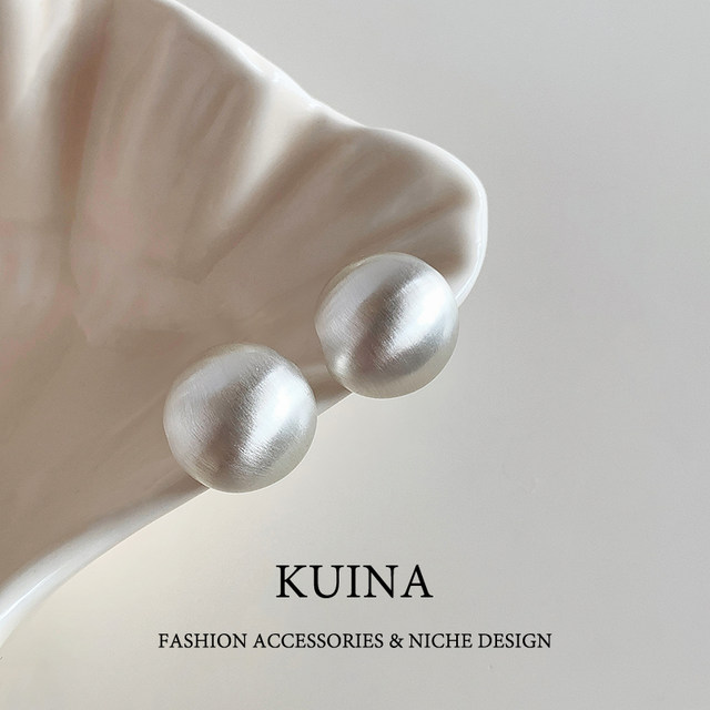 High-end brushed metal earrings for women, silver light luxury temperament, round face earrings 2025 new popular round earrings