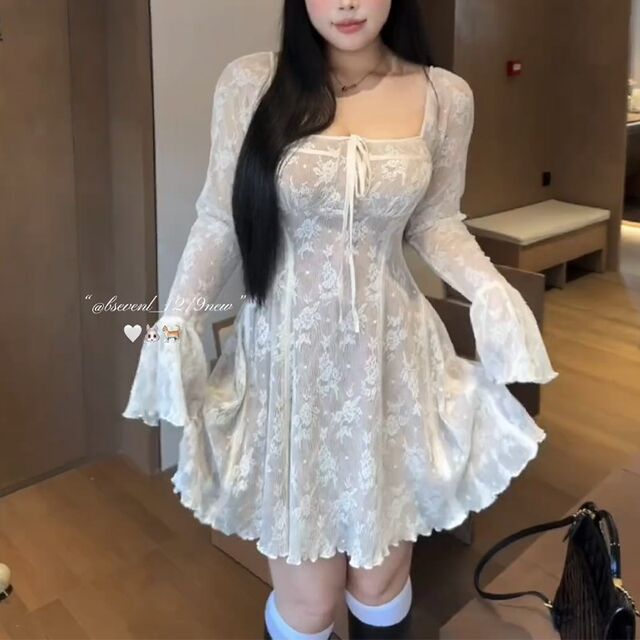 Large size high-end A-sensing square collar inner French sexy skirt in autumn and winter fat mm slim and pure lace lace clothes
