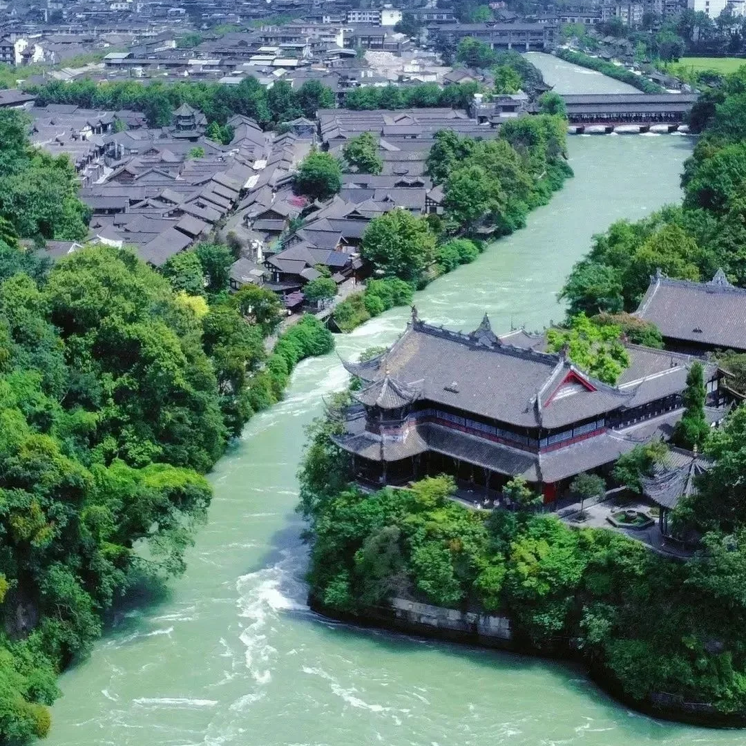 都江堰+青城山1日游&2+1头等舱&赠川剧变脸& 纯玩&三环内上门接~