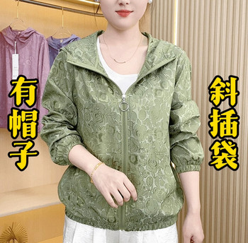 
2025 Spring New Fashionable and Versatile Floral Short Sleeve T-shirt Middle-aged Mother's Slim Hooded Top