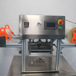 Small desktop plastic bucket sealing machine High-speed rail lunch box sealing machine Automatic packaging and cup sealing machine