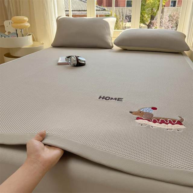 
Category A maternal and infant grade marine silk ice bean mat three-piece mattress cool summer ice silk mat summer air-conditioned mat