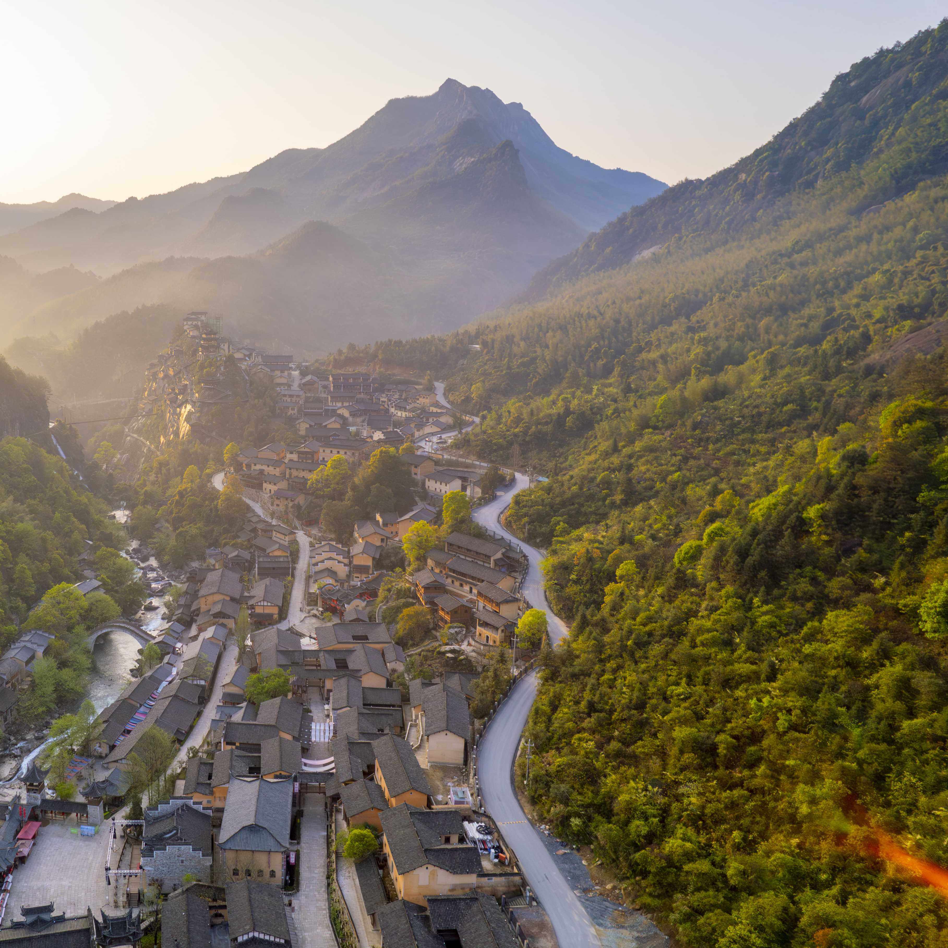 臻选望仙谷+李坑汪口2日跟团,游望仙谷逛婺源,赏悬崖仙境徽州风韵