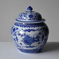 Jingdezhen blue and white ceramic jar entrance vase with lid large storage jar Chinese-style hotel B&B decoration ornaments