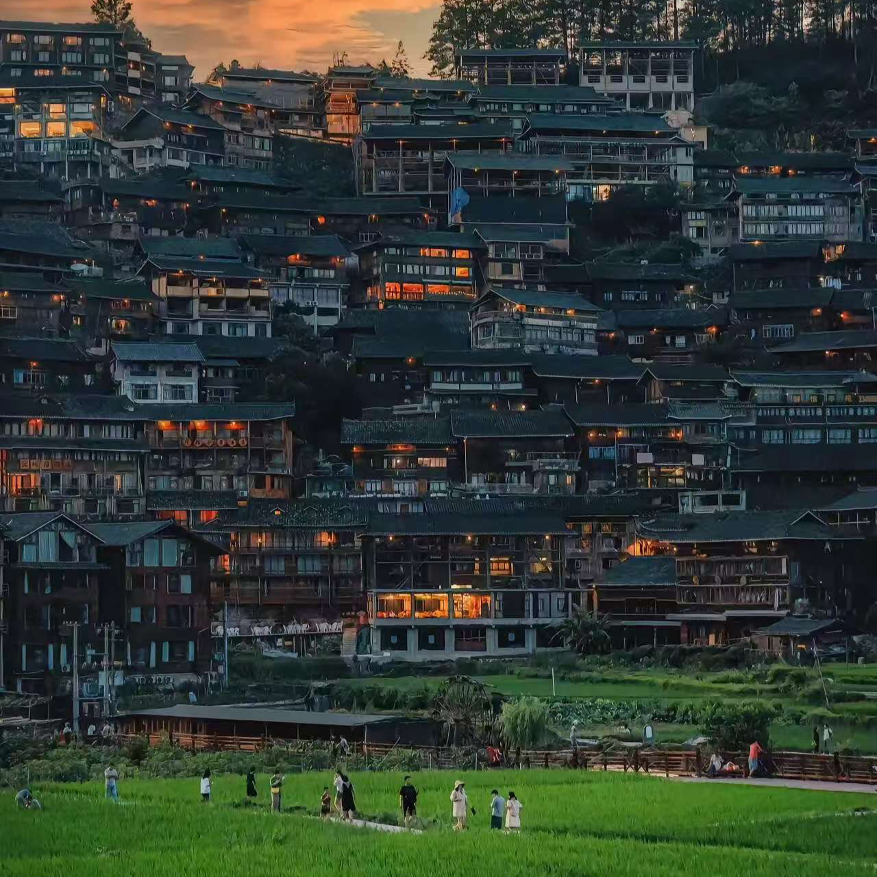 贵阳出发黔东南西江千户苗寨高端纯玩1日游