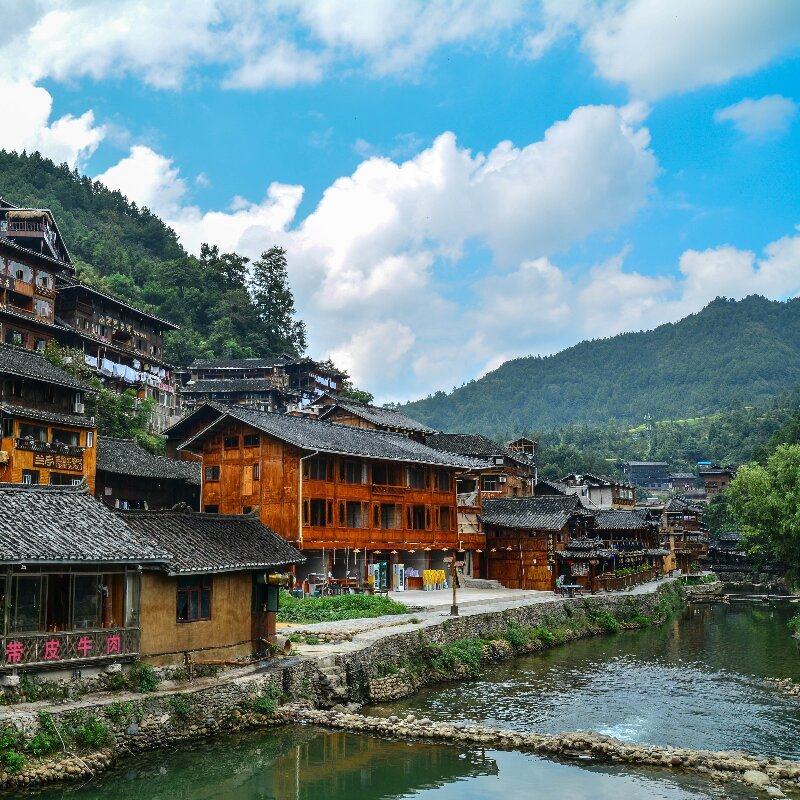 西江千户苗寨+小七孔+镇远+梵净山3天2晚 宿苗寨观夜景 多套餐