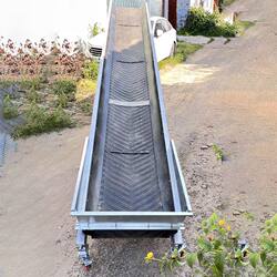 Mobile folding conveyor with enclosure