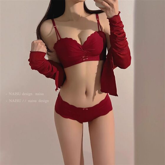 
Red underwear and panties set for women with small breasts in the year of birth, C-cupped to hold up the secondary breasts, no steel ring, girl's beautiful back text
