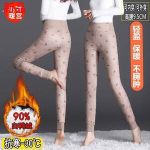 Junior high school students in high school uniforms in artifacts in winter cotton jackets, thickness and warmth in clothes in clothes
