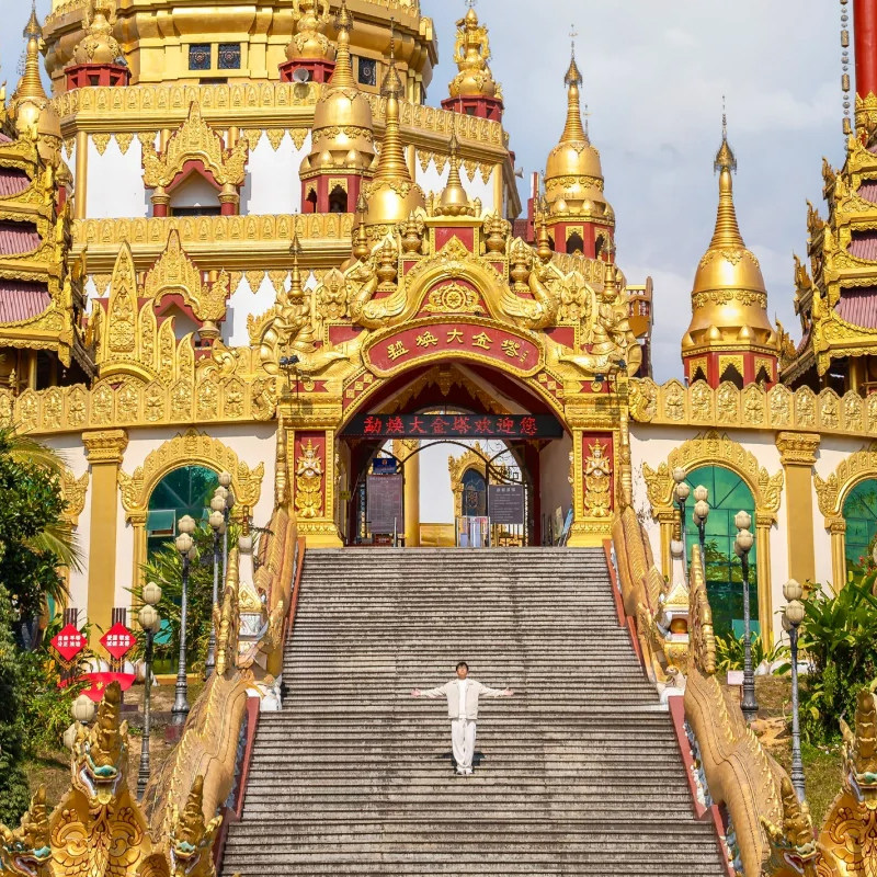 【含往返交通】腾冲瑞丽芒市20人团0购物0自费赠温泉看表演6天5晚