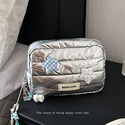 Silver Cosmetic Bag, Portable, Portable Makeup Bag, Large Capacity, High-Looking Cosmetic Storage Bag for Business Trips and Travel