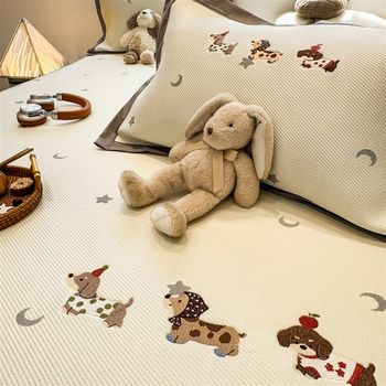 
Maternal and child-like cartoon dachshund icedou Dou summer ice silk mat summer 20 new air-conditioned soft mat