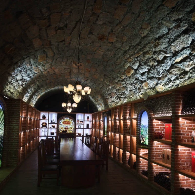 云南昆明至弥勒纯玩一日游2-8人团 东风韵红酒庄湖泉生态包车旅游