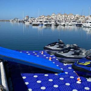 Plastic floating cylinder floating board platform yacht speedboat motorboat wharf water floating block floating box floating box buoyant
