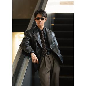 
He Ji Hong Kong style/Handsome! Retro Hong Kong style coffee-colored leather jacket men loose high-end handsome leather jacket