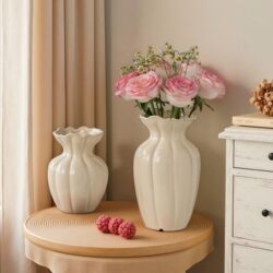 Ceramic Vase with a High-End Feel, American Retro Style, White Creative Decorative Ornament for Arranging Hydroponic Flowers, Suitable for Living Room and Dining Table