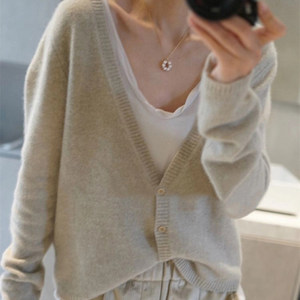One of the simple and easy -going, loose, low -V -neck pure cashmere cardigan female sweater knit cardigan jacket
