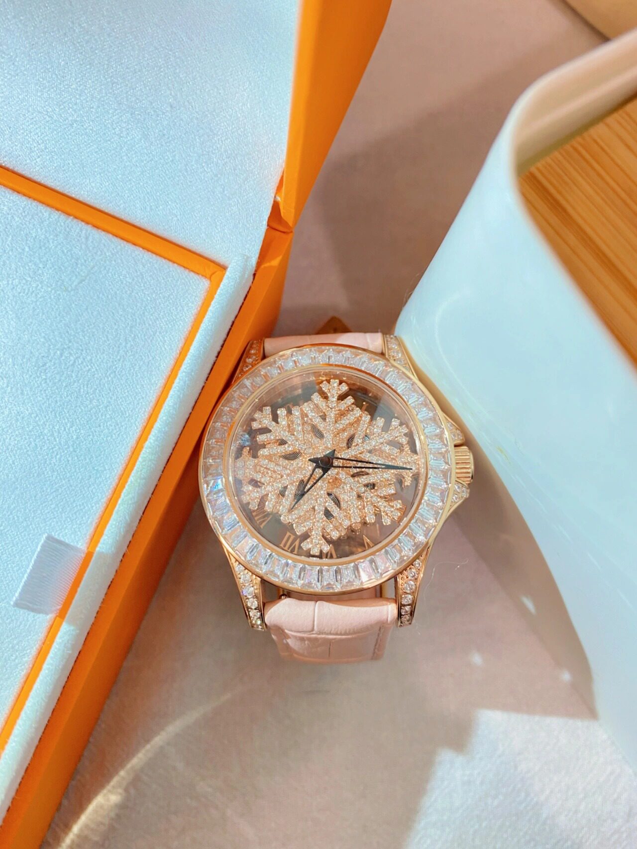 蒂玮娜奢华镶钻女士表