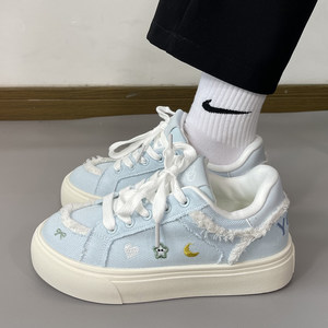 
2026 new thick-soled canvas shoes for women, cute style white shoes, women's lace-up embroidered low-top versatile casual sneakers