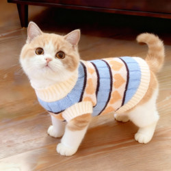 Cute and Warm Cat Clothes, Heart-Shaped Sweater for Autumn and Winter, Anti-Shedding for Ragdoll, British Shorthair, Golden Shaded Kitten, and Puppies