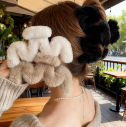 2025 New Cute Plush Hair Clip for Women, Autumn and Winter Elegant Shark Clip for the Back of the Head, Ins Fluffy Hairpin Hair Accessory