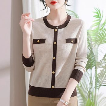 Young mother autumn fashion cardigan temperament sweater 2025 new style middle-aged and elderly women's knitted base shirt