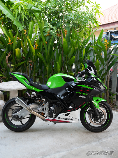 カワサキ ニンジャ400 改造フロントフェアリング - ZX6Rスタイル
