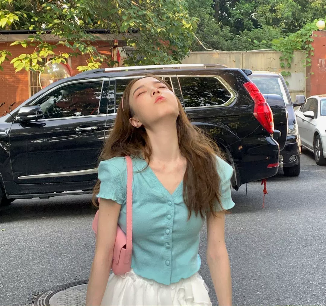 小野智恩纯色T恤女2024夏季新款韩版性感修身带垫肩花边短袖上衣, image size:1080x1013