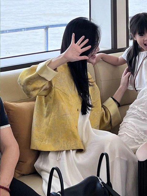 The counter withdraws women's clothing with high-end feel and super good looking old Qian style new Chinese style Tang style yellow satin jacquard jacket