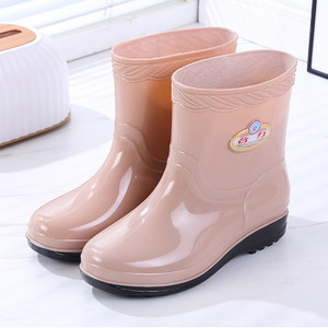 
New women's rain boots kitchen thickened boots market agricultural labor protection medium tube water boots labor protection wear-resistant and odor-resistant water shoes