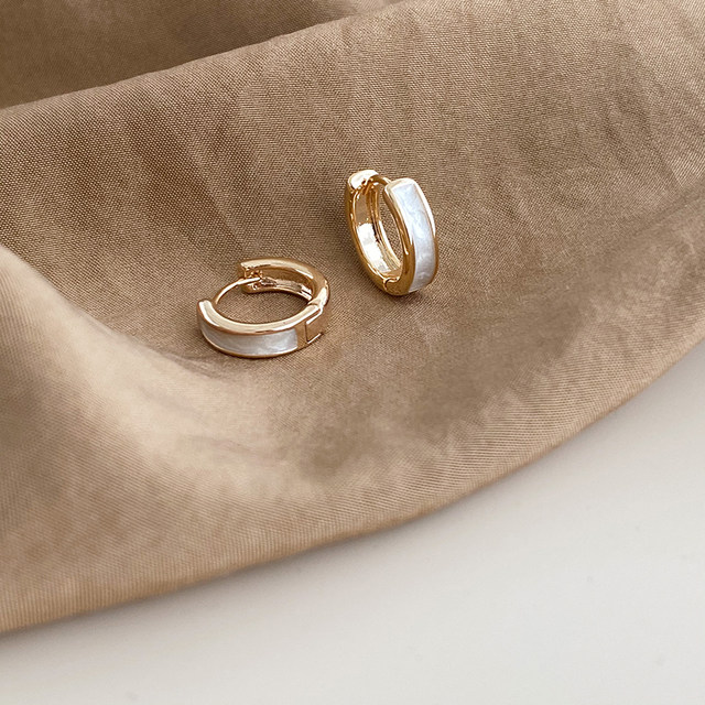 DOUDOUSTORE high-end exquisite small enamel hoop earrings women's milk white hoop earrings