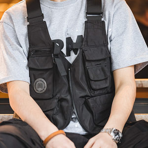 Madden worker in the American retro multi -pocket machine energy vest sleeveless shoulder vest two -purpose shoulder bag outer tide men