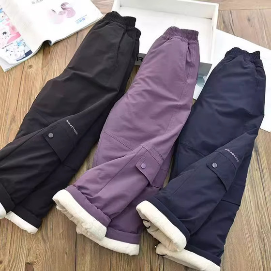 
A pair of winter cotton pants for boys and girls, windproof assault pants 2025 new children's winter thickening overalls for winter