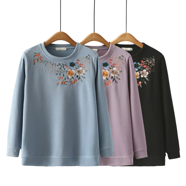 Middle-aged and elderly women's clothing spring and autumn new embroidered long-sleeved sweatshirt middle-aged mother loose large-size round-neck base shirt top
