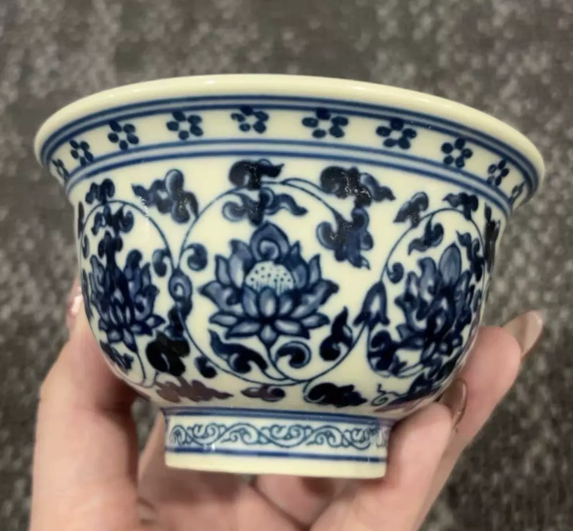 中国 清时代 茶碗 豆彩 花卉 龍紋【康熙年製在銘】古美術。 中国 清时代 茶碗 豆彩 花卉 龍紋【康熙年製在銘】古美術