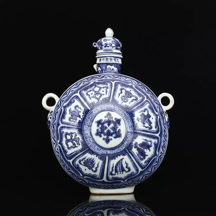 中国陶磁器 明宣徳 花鳥扁壺 旧蔵 磁器 明代 宣徳年制 青花 花鳥花紋扁