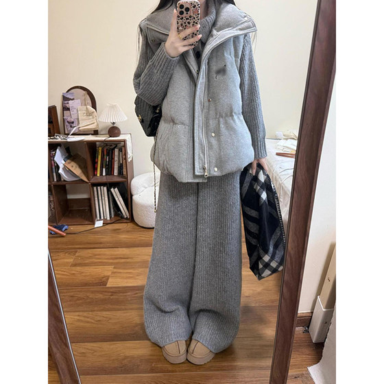 
Korean-style gentle and lazy style three-piece suit with stand-up collar vest + lapel sweater cardigan + gray wide-leg trousers