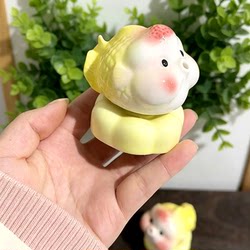 Cute and Fun Trending Bubble Fish Koi Ceramic Rotating Desktop Ornament Tea Pet Car Dashboard Decoration Gift