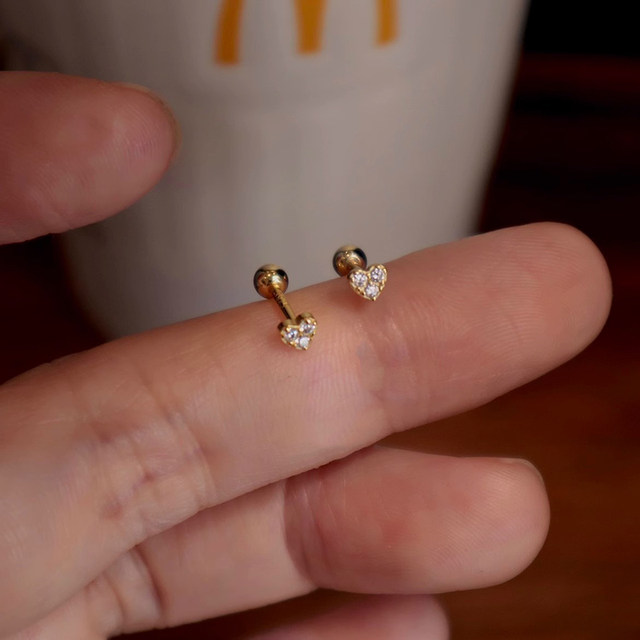 925 silver needle love screw screw clasp earrings to nourish ear holes without removing high-end niche design exquisite earrings