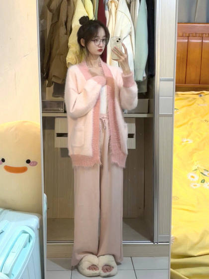 
Pink v-neck sweater jacket for women, loose autumn and winter wear, soft and lazy style, oversize knitted cardigan for outer wear