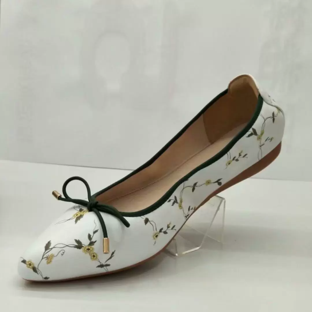 蛋卷鞋22春夏新品尖头枝枝蔓蔓手绘碎花3d