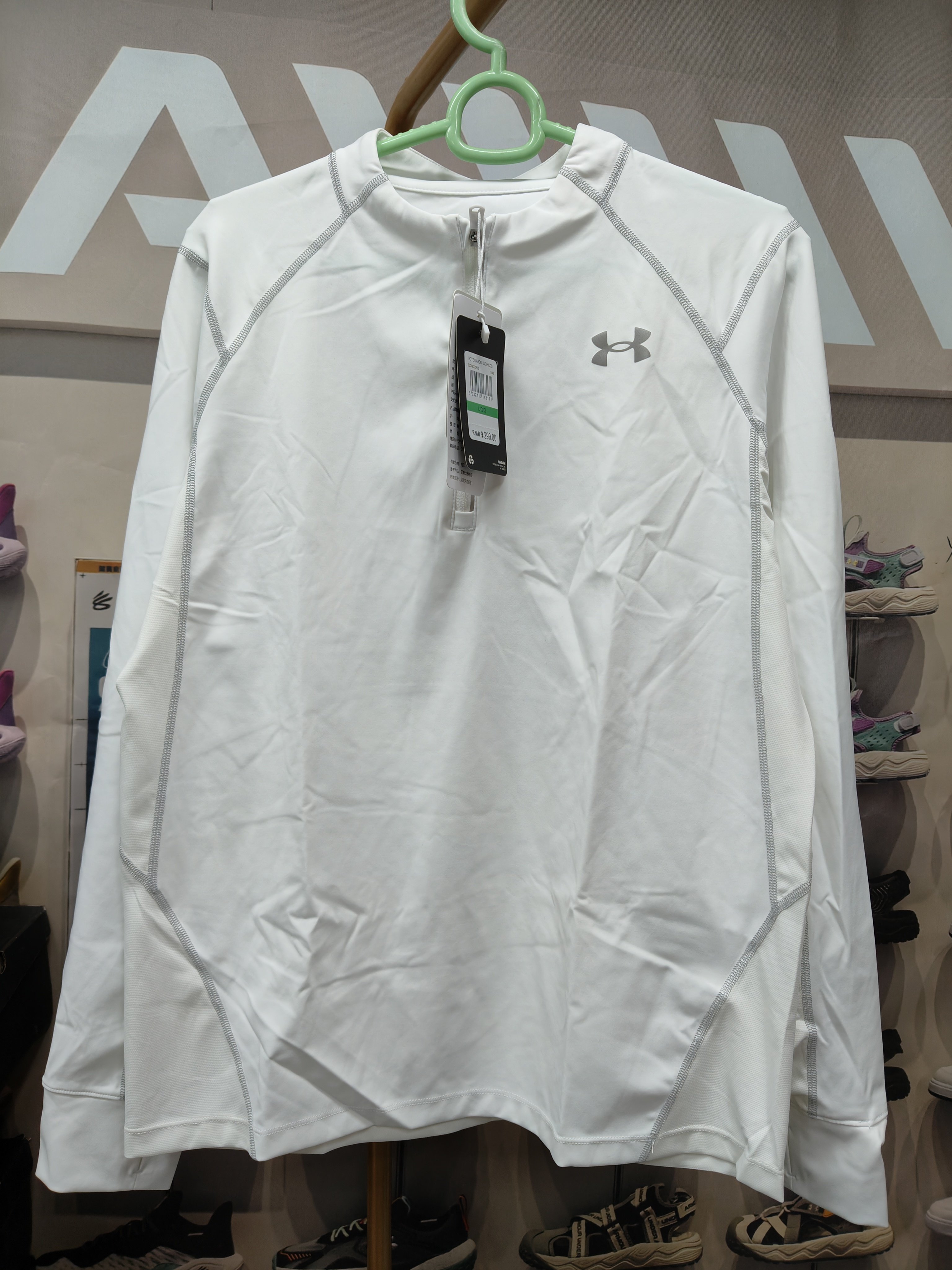 Детская весенне-осенняя прошитая полумолния Under Armour по умолчанию слегка дефектная — если не возражаете, не фотографируйте