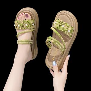 
French beautiful sandals for women wearing 2025 new summer skirt for women wearing thick-soled high-end fashion green sandals