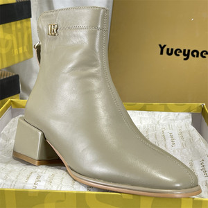 
Yue Ya'er brand women's shoes sheepskin Chelsea boots with rear zipper 2025 autumn and winter genuine leather mid-heel commuting slim boots