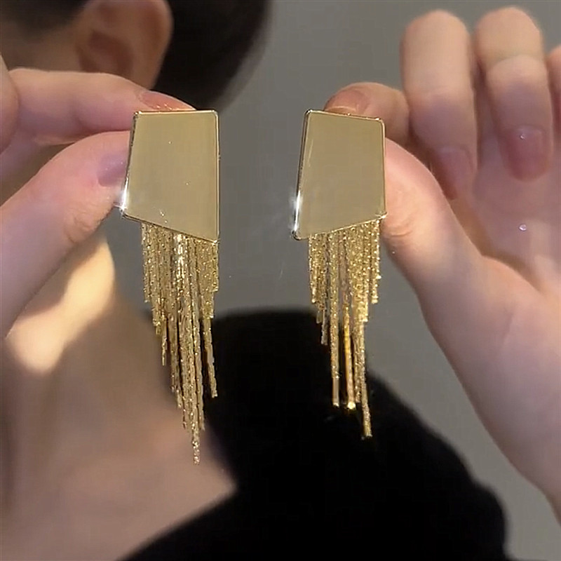 Silver Needle Exaggerated Diamond-encrusted Geometric Tassel Hollow Earrings