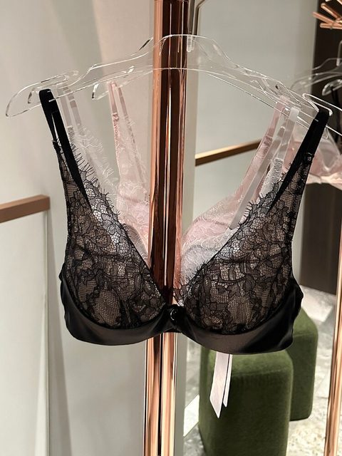 Luxury cabinet 22k yen lace mulberry silk bra gather soft steel ring comfortable to collect the secondary milk cotton thin cup